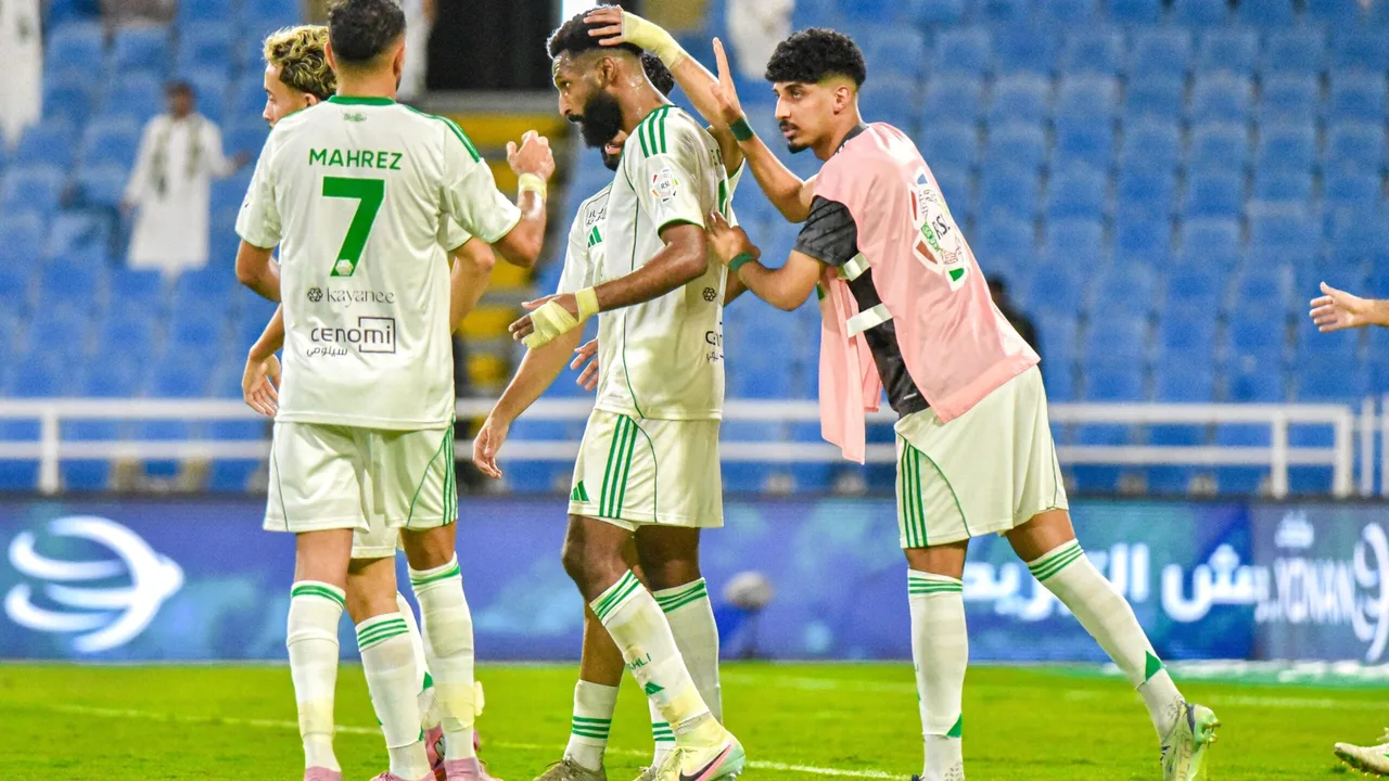 الأهلي يستعيد نغمة الانتصارات بثنائية نظيفة في شباك الحزم بالدوري السعودي